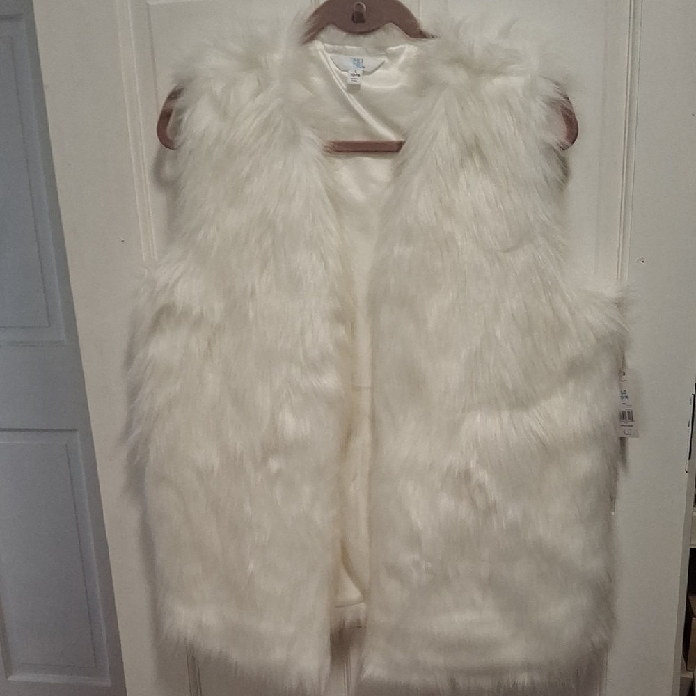 Time and Tru Faux Fur White Vest Sz L(12-14) NWT